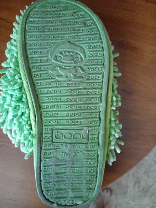 Продам детские тапочки