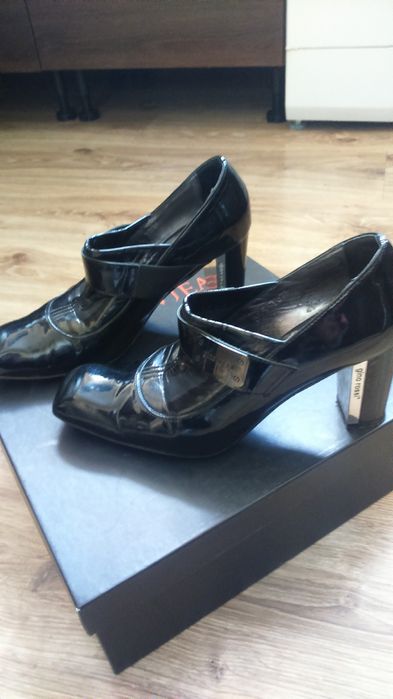 Gino Rossi czarne lakierowane R 37