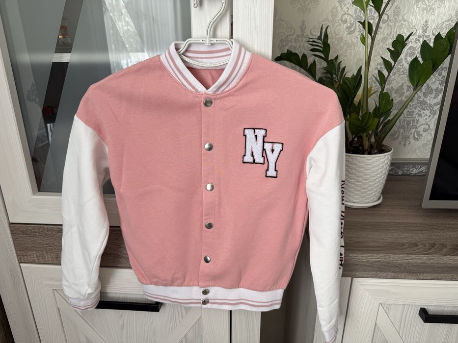 Дитячий рожевий бомбер