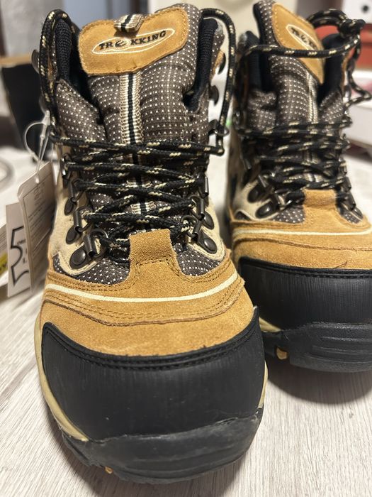 Трекінгрві черевики, нові.