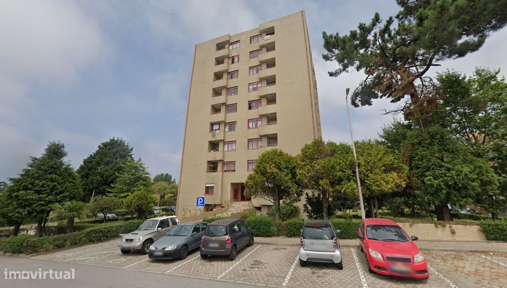 Apartamento T2 em Canidelo com varanda e elevador