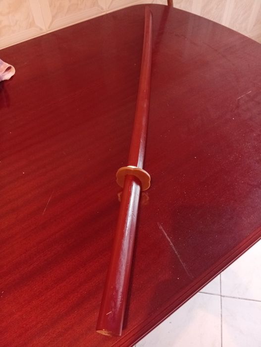 Moveis e espada de madeira