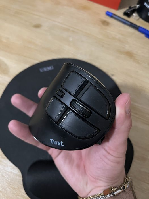 Rato Ergonómico Sem Fios Trust Voxx – 2400 DPI, 9 Botões Programáveis