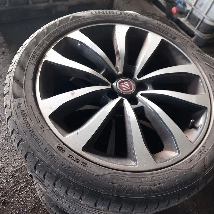 Jantes 17 com pneus bons fiat tipo ano.2017