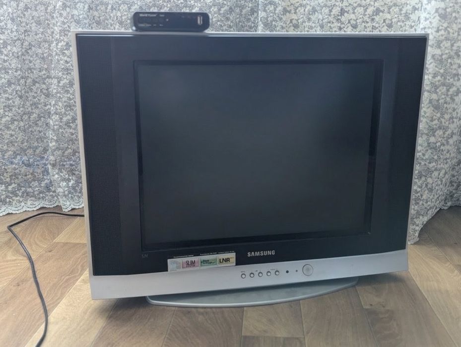 Телевізор SAMSUNG CS-21Z4OZQCSNWT + T2 тюнер World Vision T62D