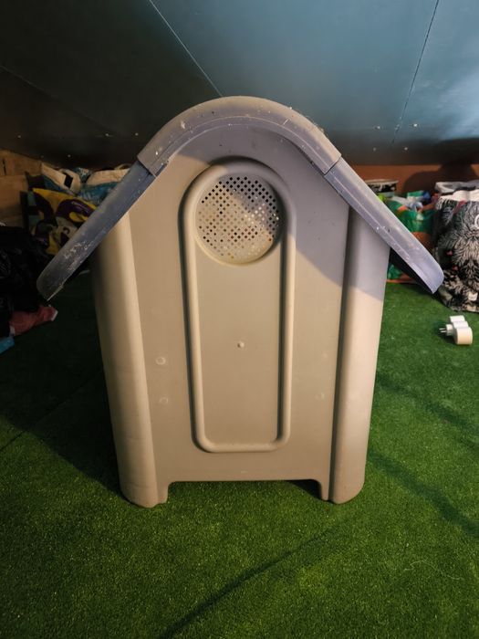 Casota para Cão em Plástico
Entrada,
41 x26. Fundo 60
Altura 66 cm
Largura 48 cm