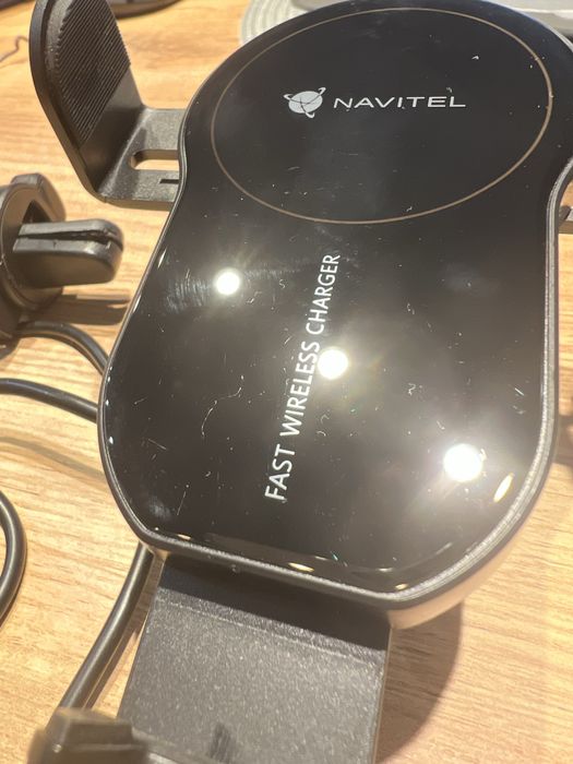 Navitel SH1000 uchwyt samochodowy na telefon z ładowaniem indukcyjnym