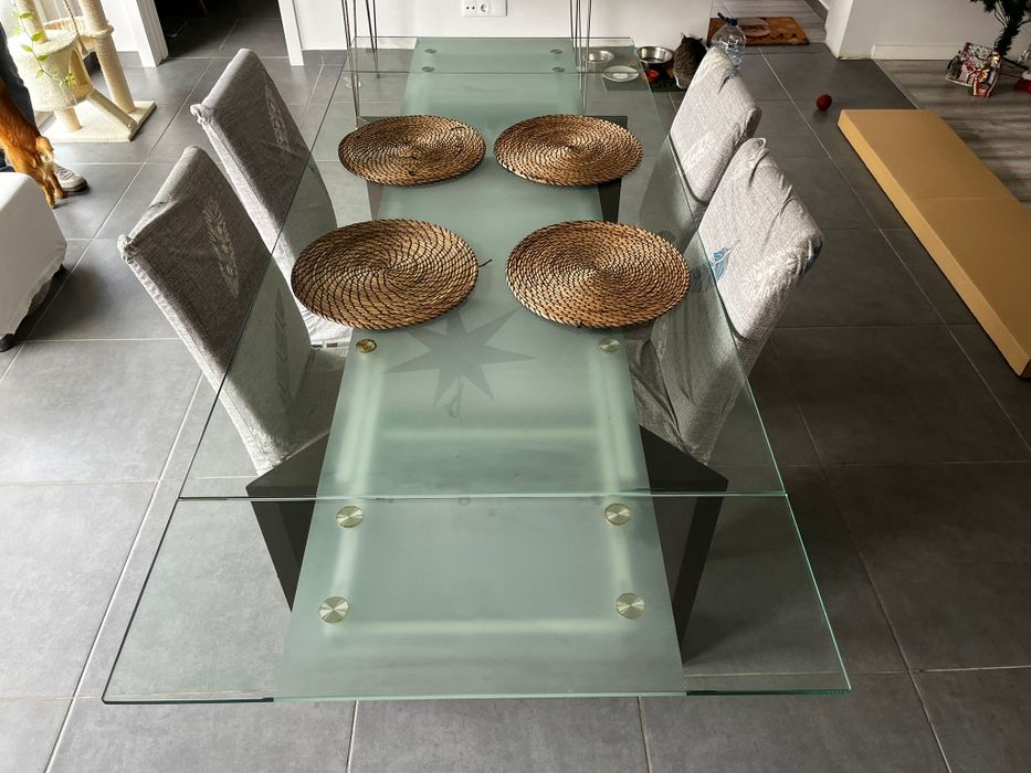 Mesa vidro  de jantar+4cadeiras  ,1,60m/1,90/2,20. X0,90m