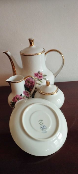 Serviço de Chá Vista Alegre – Porcelana com Dourados (Completo)