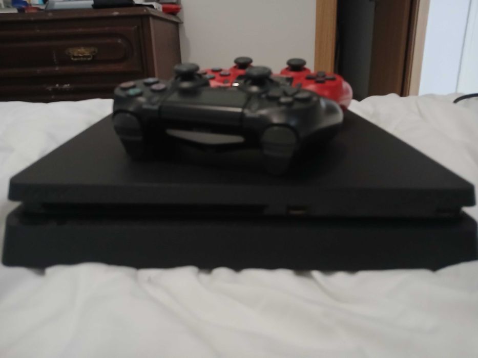 Playstaion 4 slim 1tb com dois controles com jogo spider man exclusivo com DLCS/MISSÕES EXTRAS inclusas