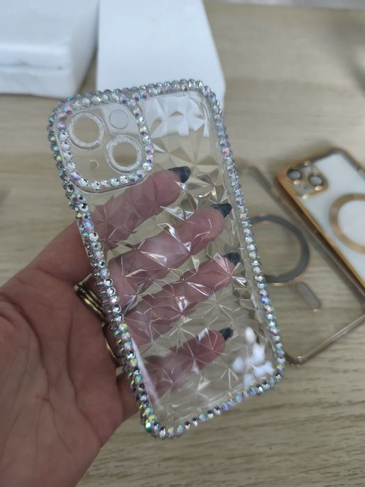 Nowe etui iPhone 13