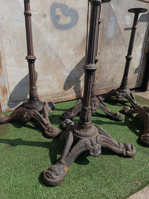 Pés de mesa antigos