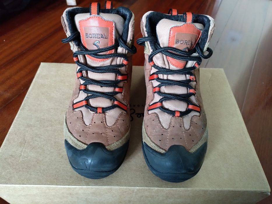Botas Boreal - Caminhada Nevada, como novas, com 70% de desconto!!!