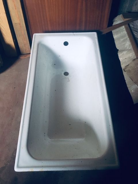 Semi-novas: banheiras esmaltadas: três medidas