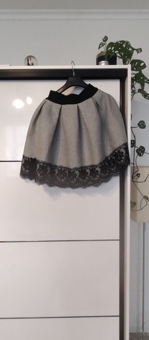 Elegancka spódnica z koronką