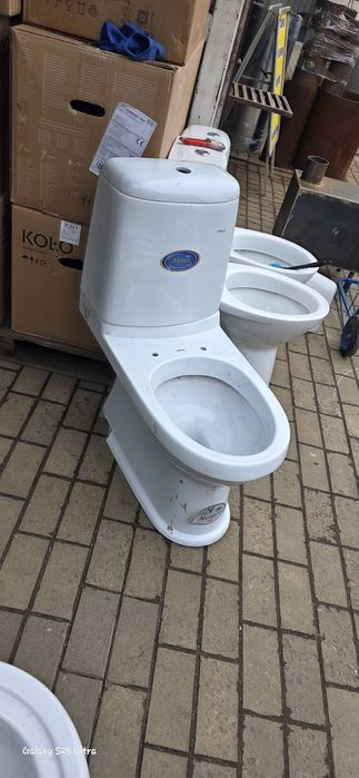 Унітаз компакт зі сколом