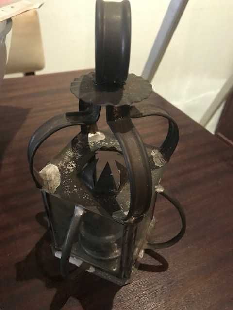 Lanterna pequena antiga