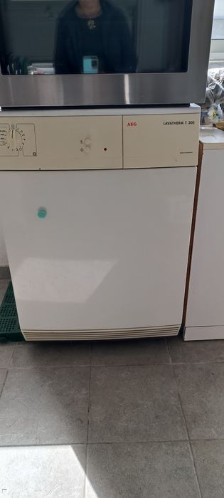 Maquina de secar roupa AEG