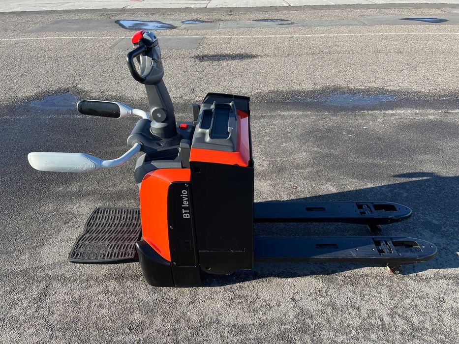 Paleciak elektryczny TOYOTA LPE200 - 2018 rok