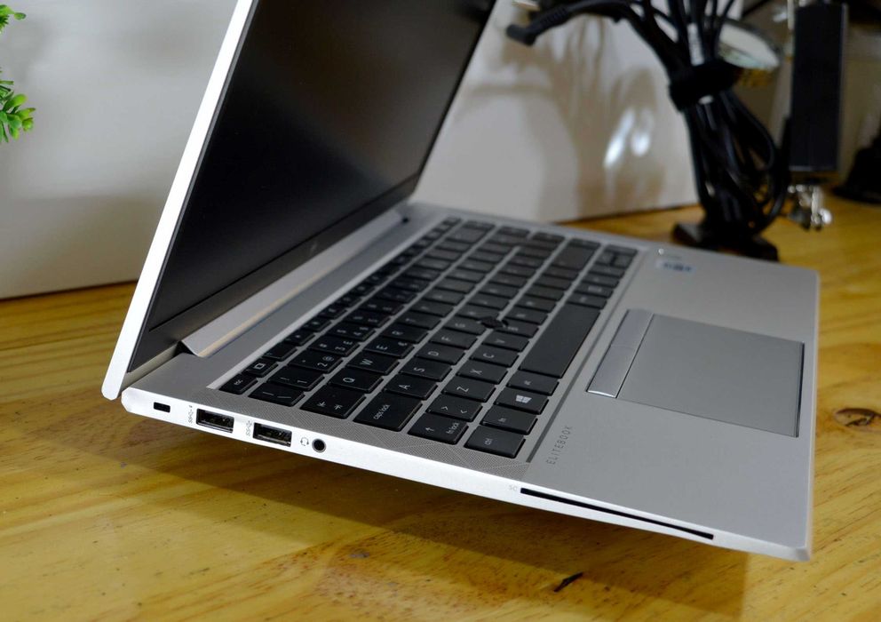 NMC- Semi-Novo - HP Aluminium i7 4.90Ghz - 32GB RAM - IA - 512GB