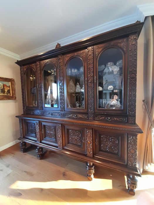 Stylowy drewniany kredens holenderski