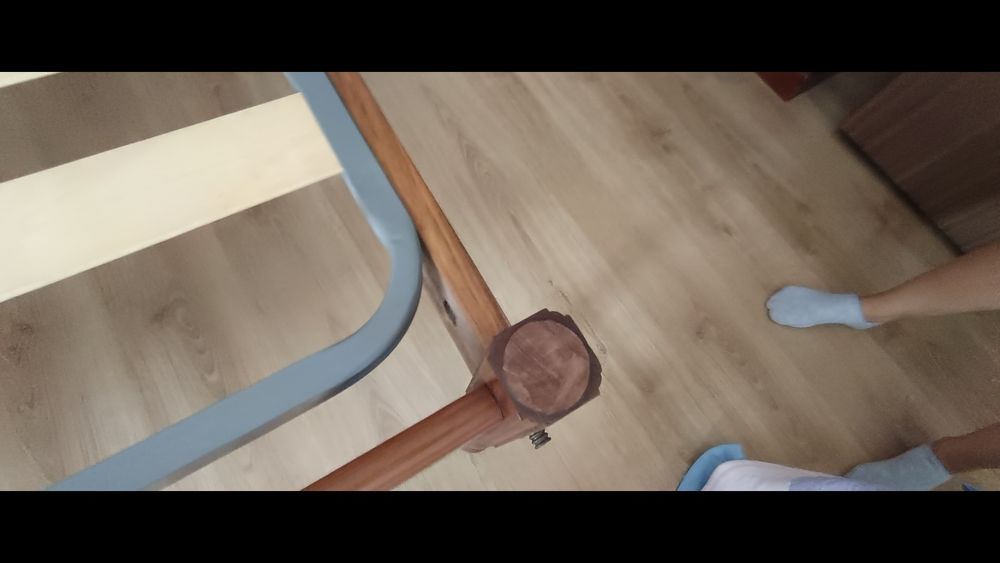 Cama casal e mesinhas cabeceiras  Madeira  compacta