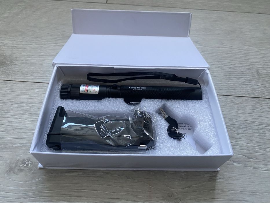 Лазерна вказівка, дуже яскрава, зелена указка