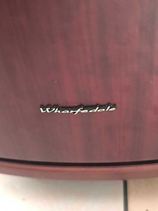 Colunas grandes Wharfedale Pacific EVO-30, em madeira em excelente estado.