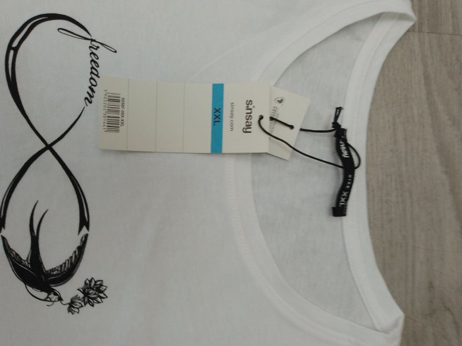 Модная футболка Sinsay . 100% .Коттон