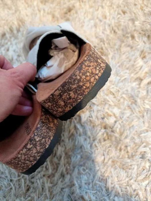 Szare klapki na korku z łańcuchem rozmiar 37
