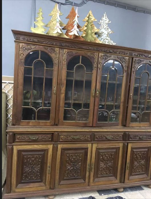 Vitrina Elegante em Madeira Maciça