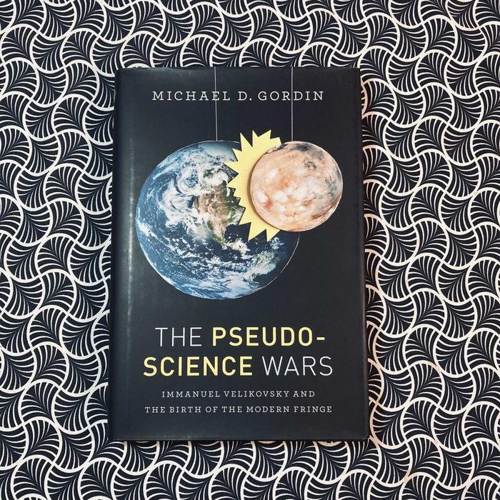 The Pseudoscience (autografado) - Wars Michael D. Gordin