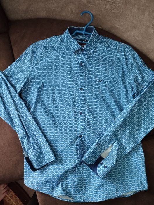 Чоловіча сорочка блакитного кольору