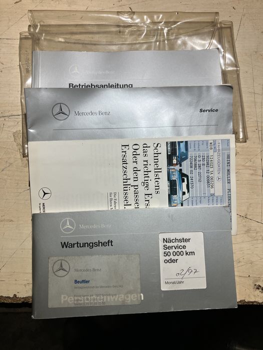 Etui książka serwisowa , instrukcja Mercedes 124