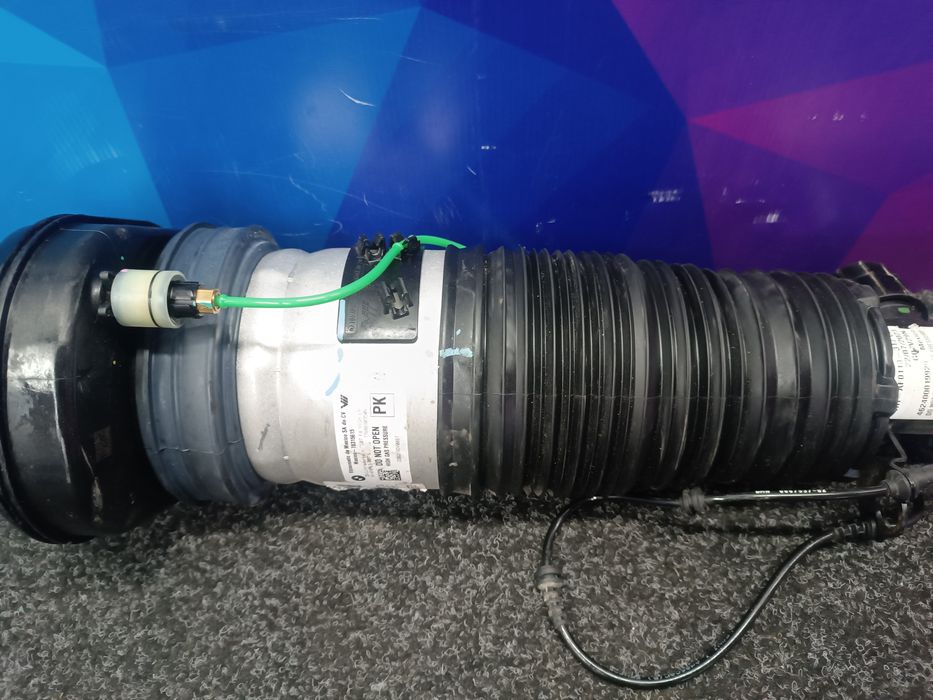 Пневмостійка передня ліва BMW G07 37106869035 Пневмостойка Балон