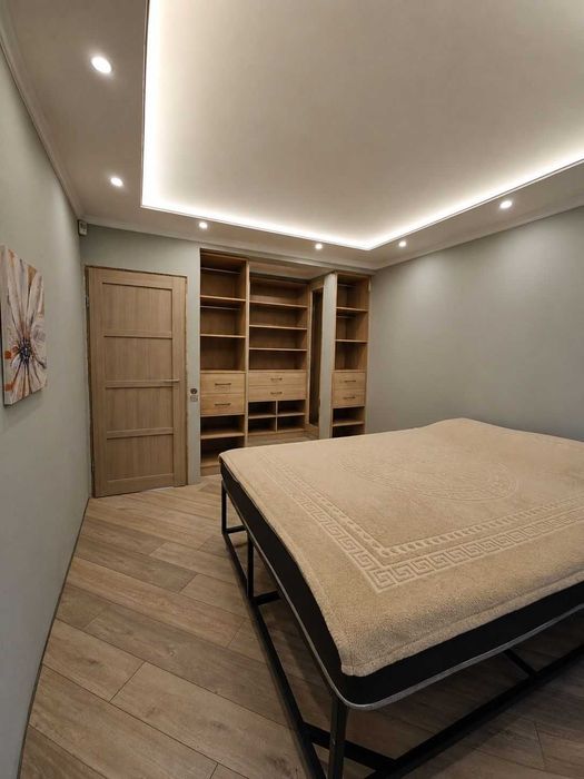 Продам 3-кімнатну квартиру з капітальним ремонтом біля метро Салтівка 3\12  62000 у.е. К2