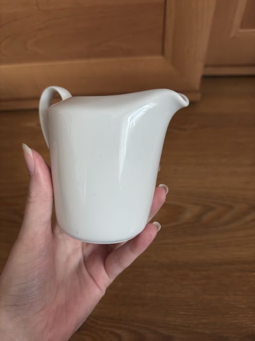 Porcelanowy mlecznik