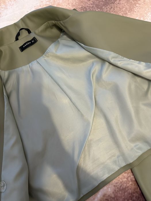 Весняна куртка з еко-шкіри