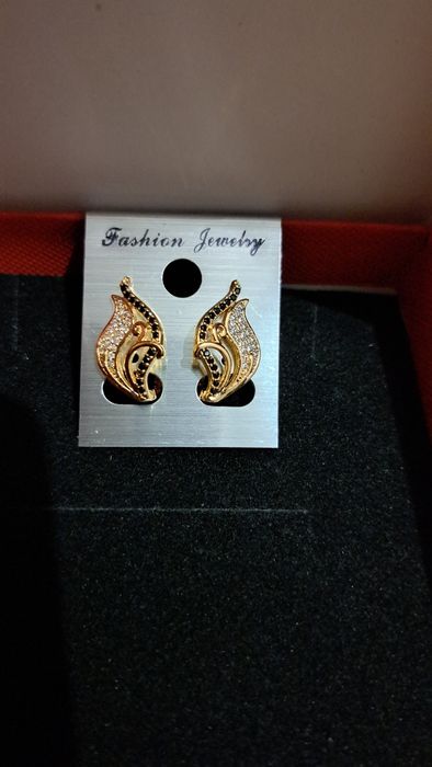 Kolczyki listki czano/białe