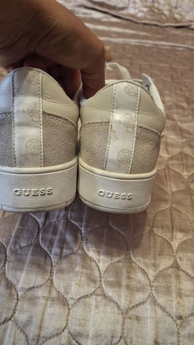 Кросівки    GUESS