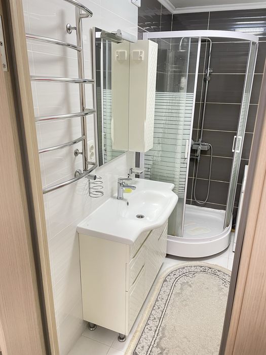 Продається затишна квартира з гаражом та підвалом,Центр міста