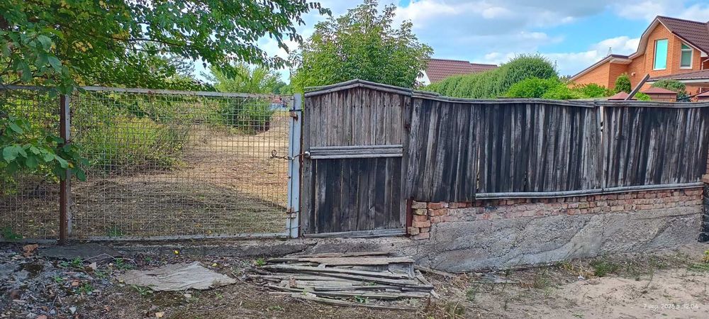 Ділянка недалеко від лісу