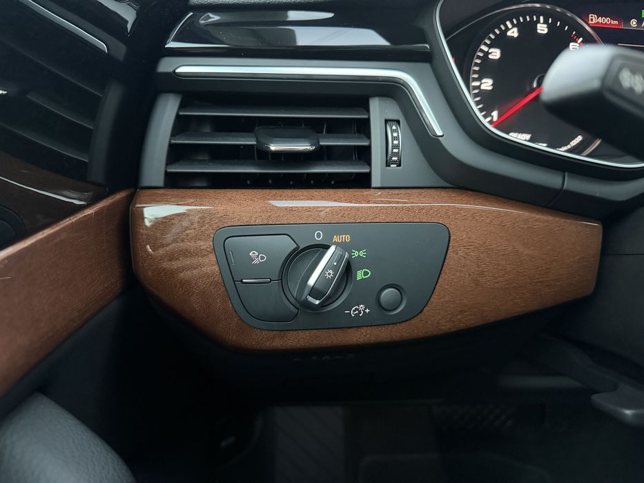 Audi A4 2020 рік