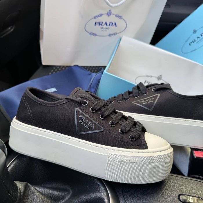 Жіночі кеди на платформі чорні Prada platform black white premium