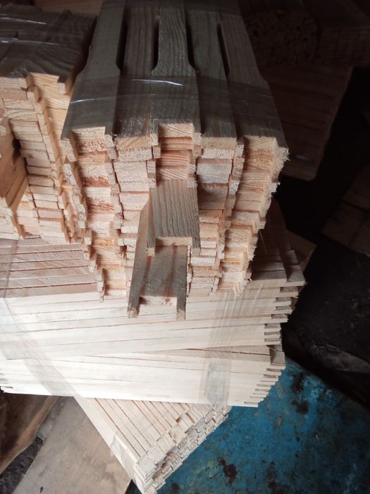 Рамки для бджіл у розібраному стані.