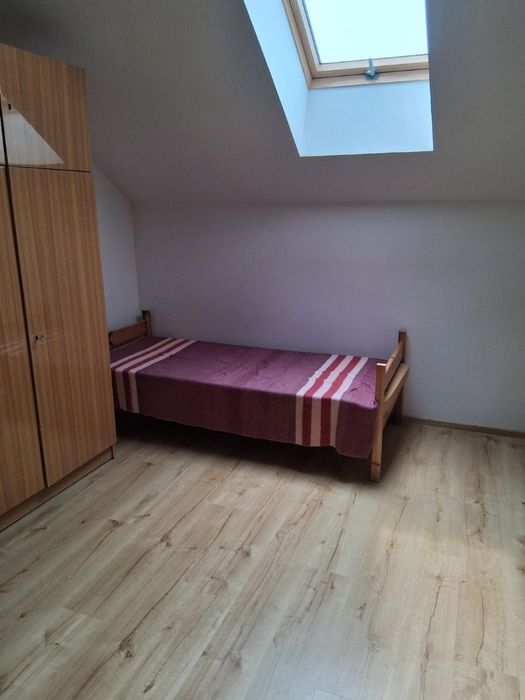 Pokoj do wynajęcia dla rodzin lub pracowników.
Mieszkanie 
Pełne wypos - Widok 3