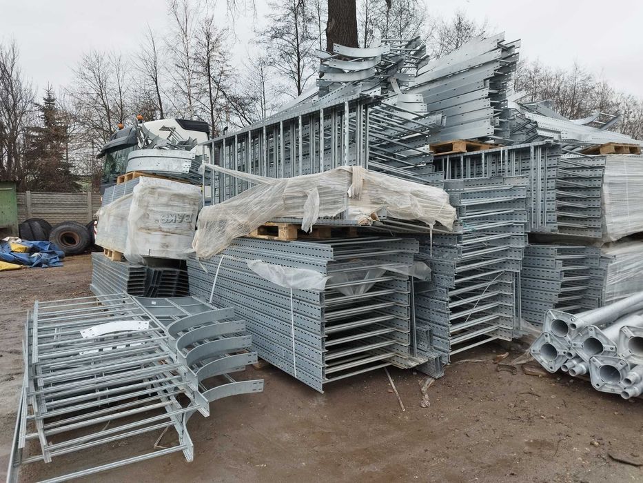 Drabinka ze szczeblami DUM600H100/3F do montowania uchwytów kablowych