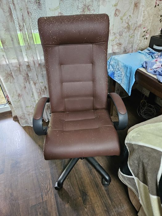 Продаю кресло офисная