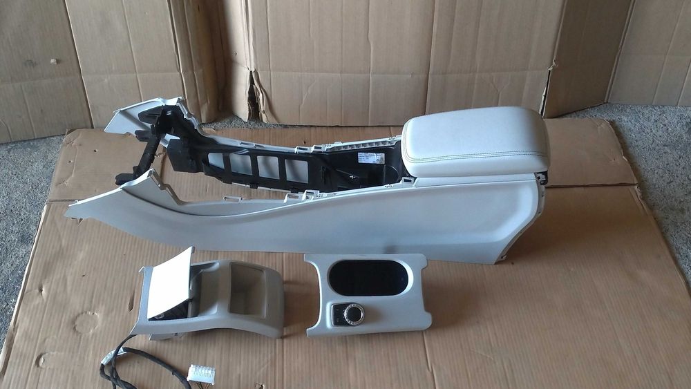 Consola central Mercedes-Benz A180 (W176). 2013