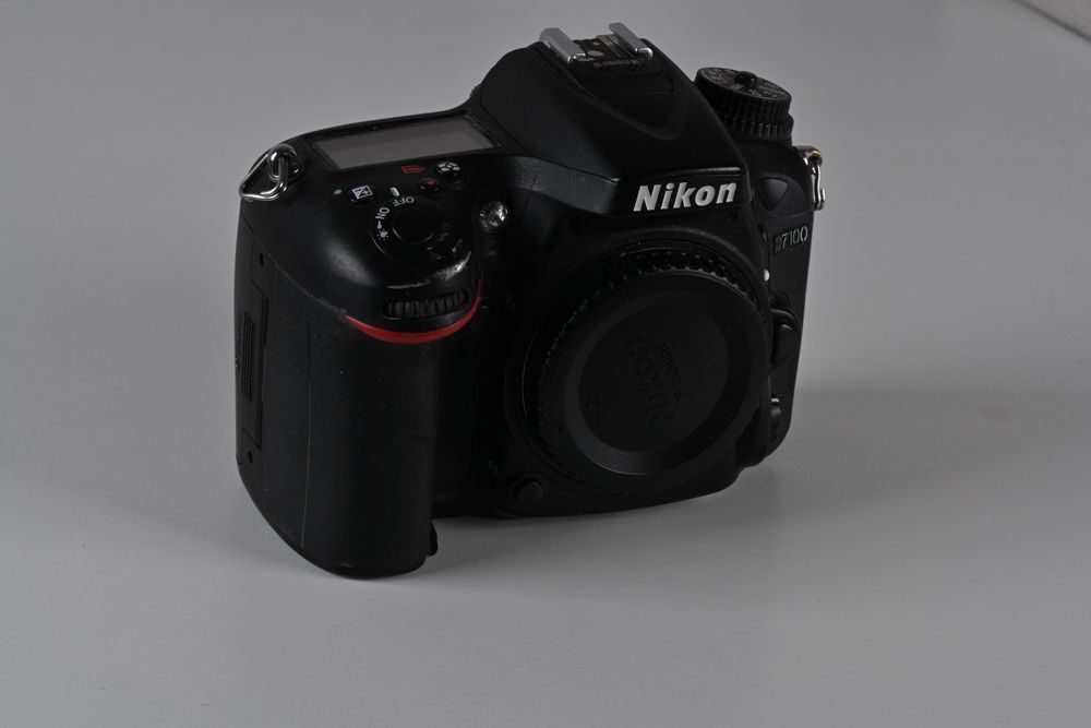 Nikon7100 body.